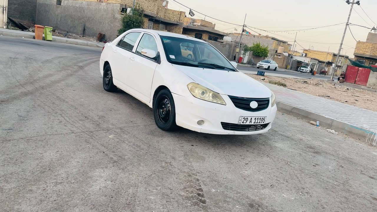 السلام عليكم بي واي دي جي 3كير عادي رقم انكليزي واسط تحويل وكاله شوكت متريد مكينه كير  تبريد كله مكفول 
بيهه هلالات معمره وبيهه مكانات صبغ 
تخم تاير جديد 
مكاني كوت السعر 40وبيهه مجال 
***********
