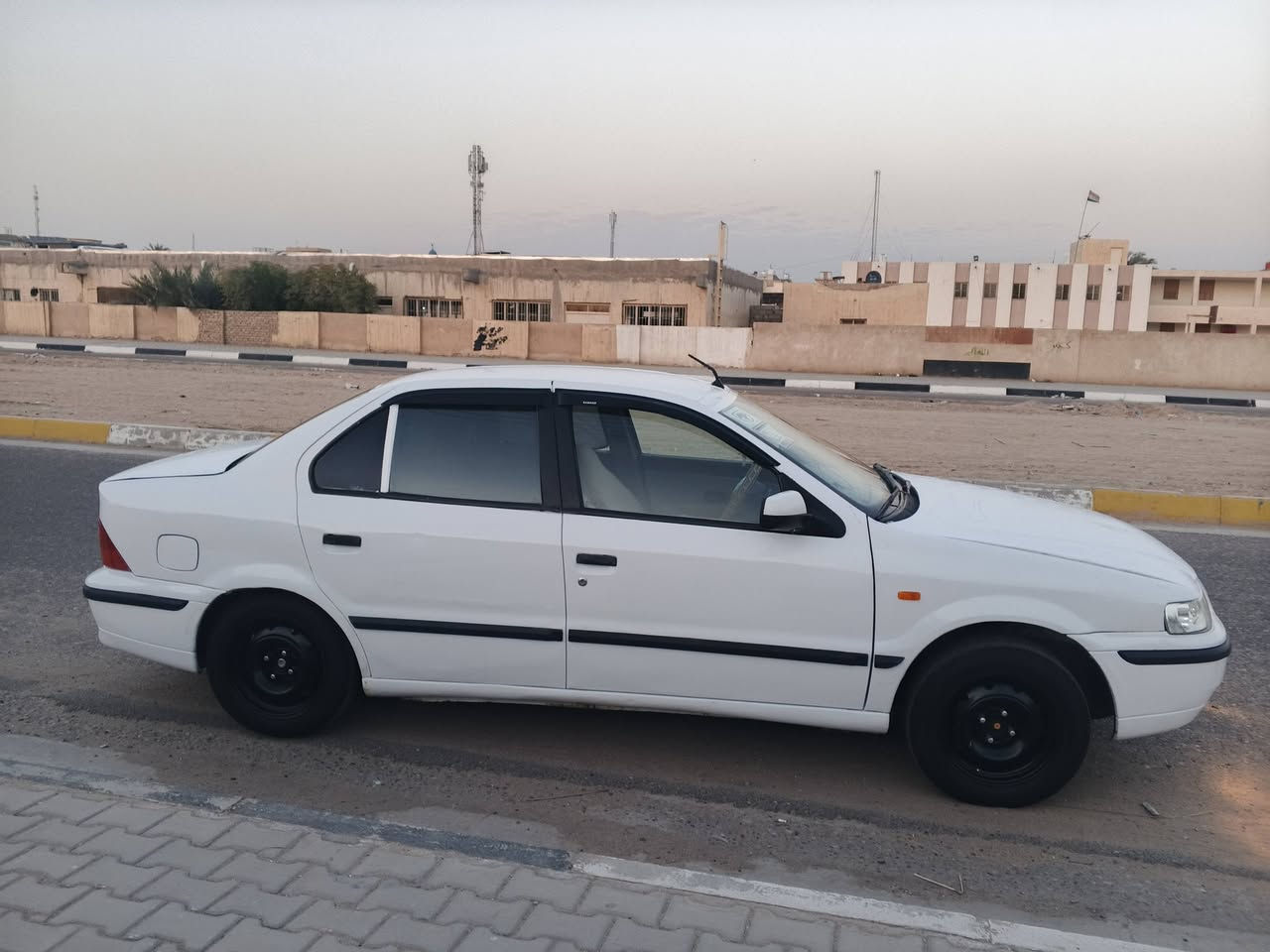 السلام عليكم سمند 2012 للبيع مكينه كير حداديه مكفولات بيه ضربه جاملغ خلف الصدر ومعمره خياساته السياره حلوه ومثل الصور رقم قادسيه وراعيه هم دوانيه يريد مداور مكان السياره كربلاء غير متواجد بل فيس ***********
