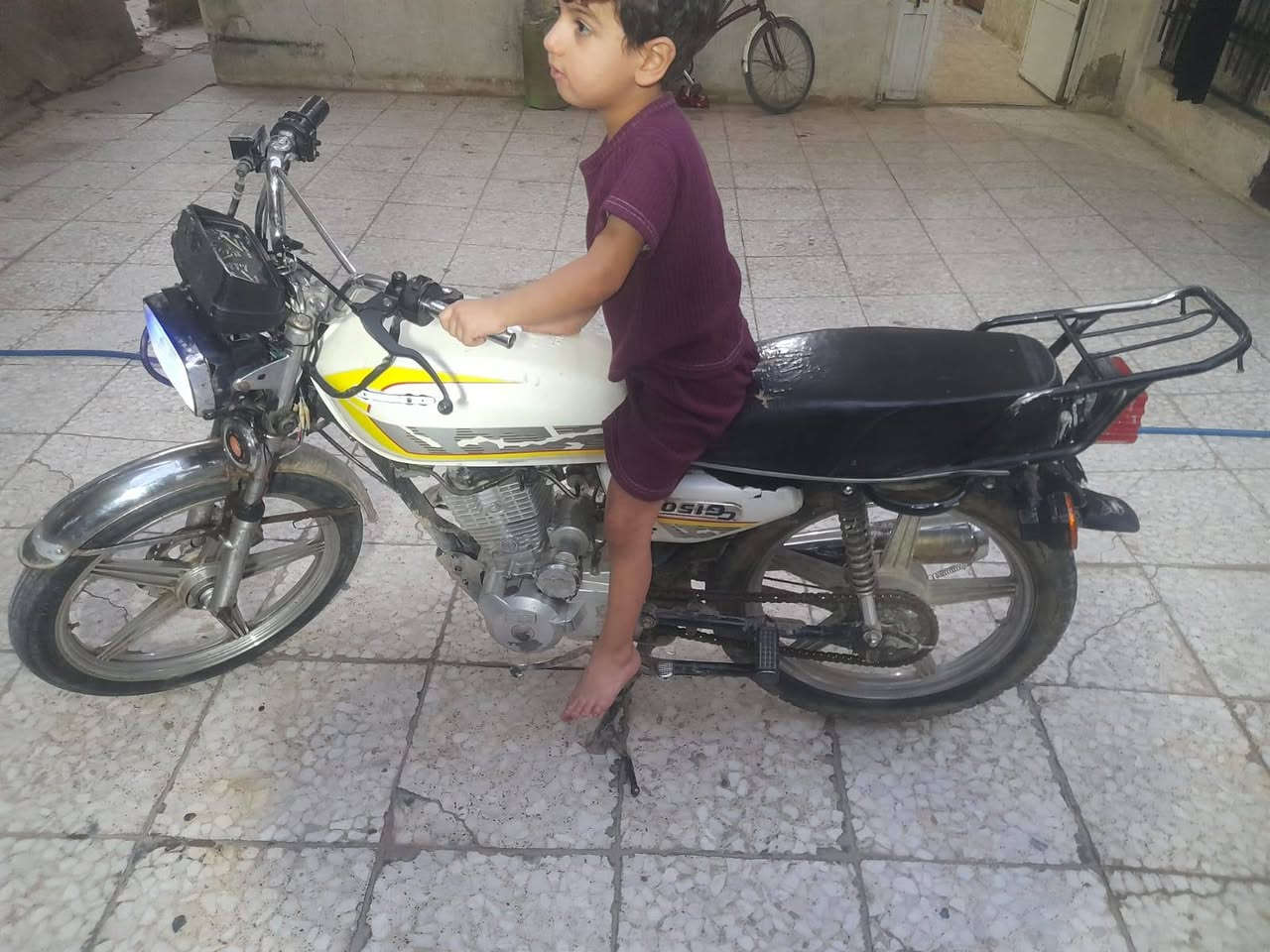 السلام عليكم دراجه يراني خمسه كير جاهزه من كلشي سلف هندر دراجه مرتبه للبيع ب300 بغداد العبيدي
رقم ***********
