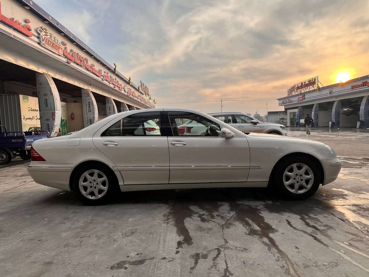 مرسيدس غواصة ٦ سلندر موديل ٢٠٠١ جوبلسات 
بيها جاملغ امامي عكس سايق مرجع على بارد فقط و الباقي مكفول دواخل نضيفه جدا سيارة جاهز بالكامل 
مكان السيارة البصرة قضاء الدير 
سعر١١٥ وبيها مجال قليل و المراوس تويوتا فقط
رقم الهاتف ***********
