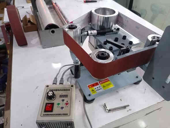 كود 45668
سنفرة شريطية كهربائية مصنوع من سبائك  حديد ثقيل  قياس شريط 915*50ملم متوفرة بقوة مأطور 750W  و 1200 W  يفتر اتجاهين تحكم بالسرع من 200 الى 2000  جودة ومتانة جدا عالية اسعار كما يلي 
300 الف سعر ماطور 750 W
350 الف سعر ماطور 1200W 
سعر اشرطة: 3 الف
اشرطة متوفرة بخشونات مختلفة 
للحجز والاستفسار راسلنا على واتساب *********** او ***********
