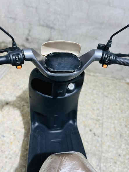 السلام عليكم 
دراجة شحن للبيع نوع كلاسك 
بريك امامي دسك بريك الخلفي بريك عادي مو دسك 
لايت عالي ناصي رماش 
اشاير يمنة يسرة 
جنطة خلفية 
6 بطايات الكبار المصطرة 32امبير 
لون اوف وايت 
شاشة دجتل تحدد اي عطل يصير بل دراجة 
ويل امامي رياضي بلادي 
ودراجة خير من الله 
السعر 700 بيهة مجال للشراي 
اي استفسار ثاني خاص او واتساب
***********
