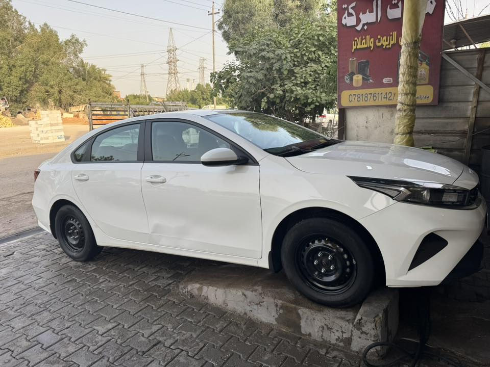 سيراتو 23 نص فول
بيها بارد شبر ممسوي على حطته
داخل لونين تبريد قطعتين

رقم أربيل الجديد 
مكان السياره نجف
السعر 160 وبيها مجال بسيط الاتصال واتساب ***********
