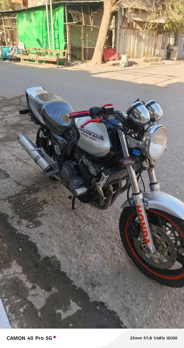 سلام عليكم سيبي فور جيل اول 16 ولف دراجة مفولة واحد ع واحد محرك كير كهربائيات كشر كلة مكفول وبشرط وجيب وياك 10 فيترية يفحصولك دهن امزويل جديد تخم تاير جديد دراجة كلهة شغالة ومابيهة اي نقص اوراق كاملة كمرك مدفوع
الشراي يتصل*********** // 08725200577 مكان بغداد شعله  سعر خاص او اتصل بسبب النفوس الضعيفة
