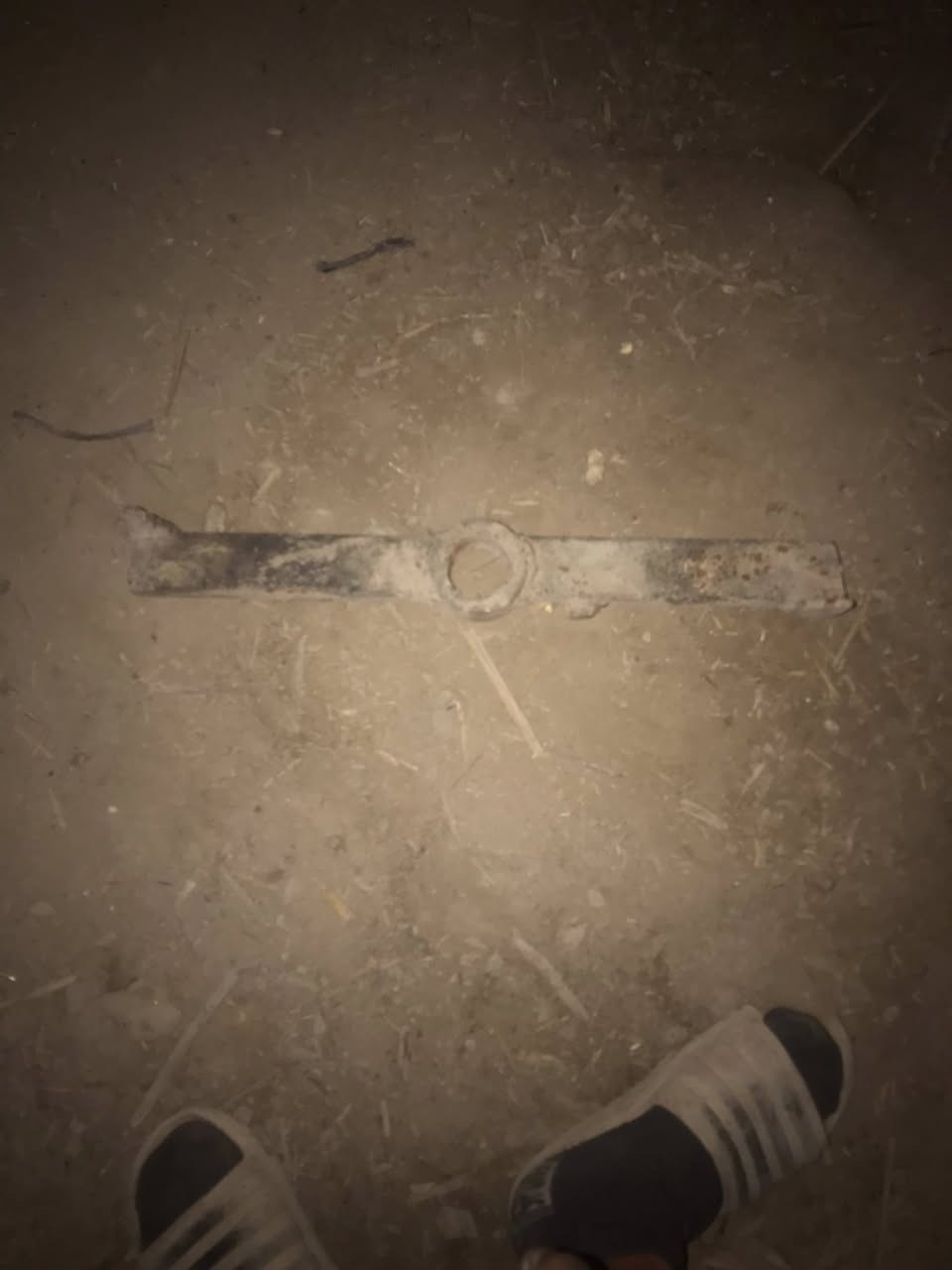 البيع جاروشة حجم 24نقصهة بس ما طور  كاملة سعر 350العنوان واسط كوت رقم الهاتف ***********
