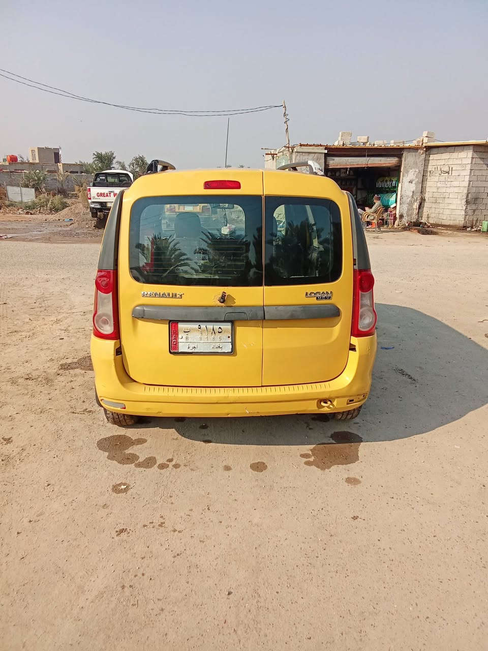 السلام عليكم للبيع رينو 7 راكب موديل 11 سنوات ال 29مكينه وقير وحداديه جديده السعر 50 وبيها مجال بسيط العنوان ديوانيه غماس ام شواريف ***********
