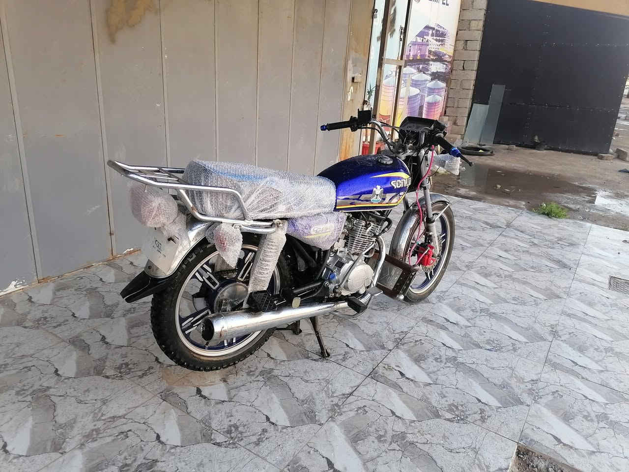 السلام عليكم
سيفان 23 وزن ثقيل  شرط»»»» للبيع 
الاصلي  باب اول0.1 نضافه فول»»» 
نشاط فول 🔥
طيران ✈️
محرك كيرشرط مامفتوح نعومه فول»»»» 
كهربائيات كلها شغاله درع امامي نشرات»»» 
 موطور مال جناي مامتعوب»»»» 
ملاحضه........ 
رجاءءء الموشراي لاتكسر بحلال ناس كلشي»»» 
 موجود بل سوك. 
السعر 450 وبي مجال بيع مستعجل 
الاتصال 0771751915»»»»
             ***********»»» 
المكان بيجي.
