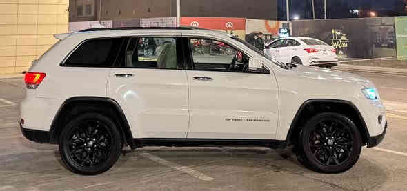 جيب كراند شيروكي LlMlTED خليجي وكاله 2014 لمتد 4x4 فول موصفات 1/1 

بيها صبغ بنيد فقط اثر بطش بدون حادث والباقي مكفول

حجم المحرك : 6سلندر 3600  

ماوس وضعيات قياده الفور ويل 

* بانوراما

*غرفه السياره عسلي جلد 

*اناره ترحيب 

بصمه دخول ذكي

*صندوق كهربائي 

*شاشه كبيرة 8.4

*كشنات الاماميه كهربائي 

*خزن وضع المقاعد والستيرن 

*ويل حجم  18

هوك امامي خلفي

*شفتات ستيرن 

* كاميرا خلفية 

* حساسات خلفية وامامية 

*دبل كزوز 

* مرايا متحركه عند الرجوع للخلف  

*تعتيم مريا 

*ستيرن كهربائي متحرك  

* كشنات تدفئة وتبريد امامي وخلفي 

* ستيرن تدفئة   

*كشنات حار بارد 

* لد امامي لايت زنون

*زراك لايت

* سستم صوت ٩ سماعات دمام خلفي 

* اشارات مرايا 

*سيدي 

*كير طيارة 8 نمر 

* تحكمات ستيرن فول

* تدفئة مرايا جانبيه 

رقم بغداد مشروع وطني 

تخم تاير لوك 

سعر 228$ مجال بصيط 

 مكاني بغداد العامريه 

‭0789 243 5666‬ بغداد

