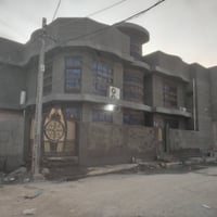 بيت للبيع المساحه 200م ركن ؏شارعين مقابيله ساحه(السكان حي الغدير)  يحت...