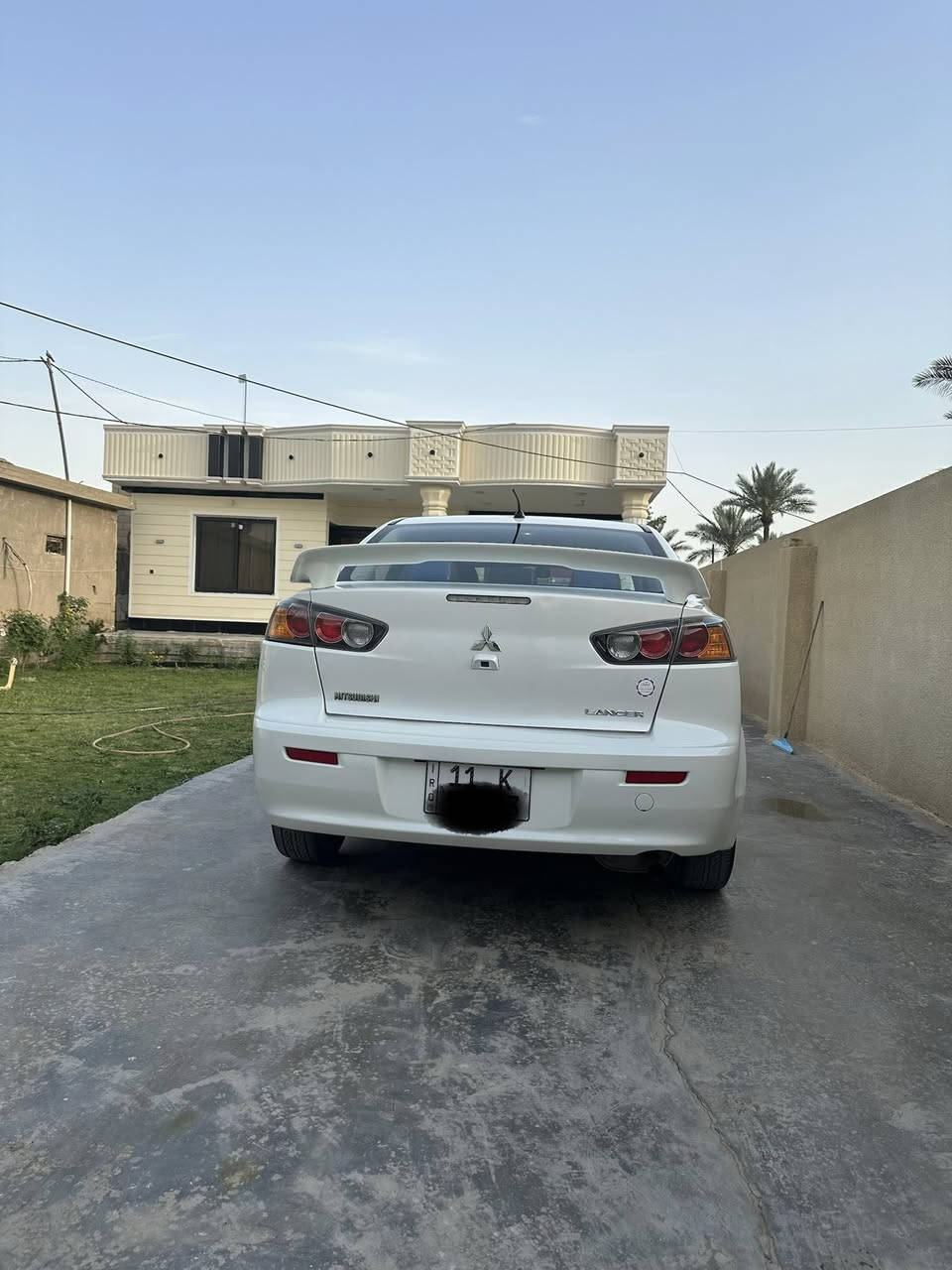 السلام عليكم
لانسر قرش 2017 مكينه 2000 ماشيه 76 ميل 
حادث امريكا البنيد فقط مبدل بدون اي دواخل 
وهنا صار بيها رش الجاملغ الخلفي والباب جها السايق وتكحيلات 
رقم سنويه هزه فحص جديد 
صدر جديد امامي خلفي 
تخم تاير جديد + باتري جديد وكاله
كهربائيات شغاله كلها
تبريد ثلج 
السياره جديده ومكملها من كل النواحي 
السعر 105 
السياره بدون اي نقص جهازه وخير من الله 
بدون مراوس بيع فقط 
*********** التواصل ع رقم فقط
