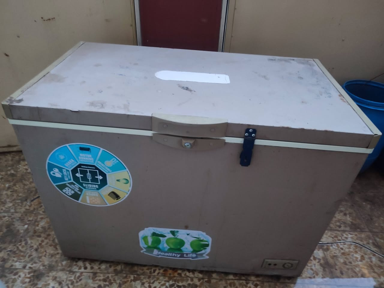 مجمدات عدد 2 حجم كبير ما اعرف حجمها بالقدم، سعر الواحدة بـ 225 الف
للتواصل عالـ واتساب : ***********
