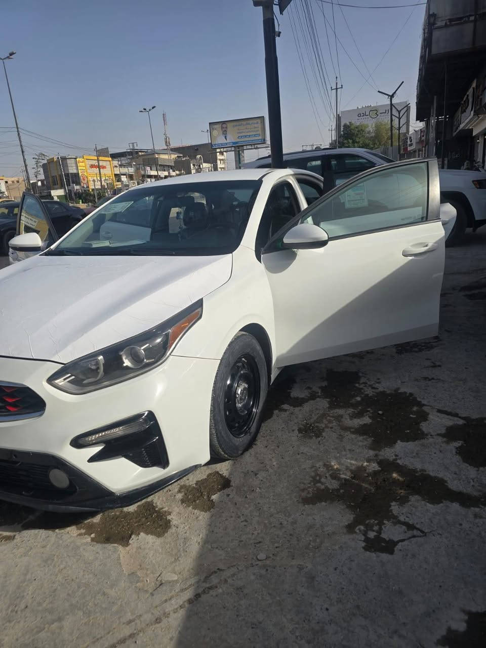 السلام عليكم كيا فورتي موديل 2019 حادثه جملغ وباب بدون ايرباك ماشيه118 الف نص فول محرك 2000 دوش  تخم تاير صدر كله جديد كامره دواره شاشه كار بلي رقم بغداد تحويل مباشر سنوي ل 30جاهزه من كلشي ليبل واحد سياره ماعده الجملغ سونار مرفق مع الصور السعر ب 128 وبيه مجال حك الجيه  العنوان بغداد الزعفرانية ***********
