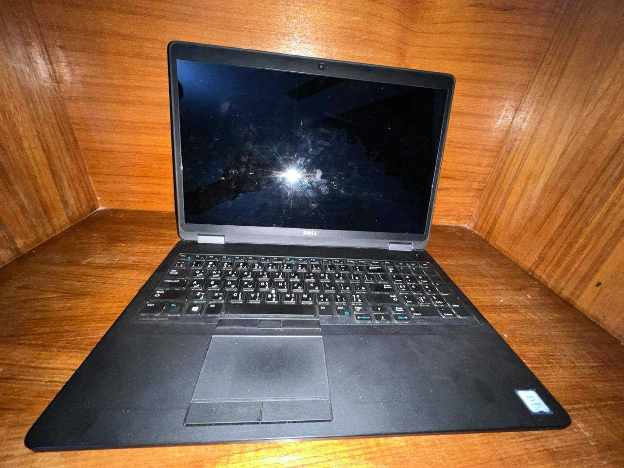 سلام عليكم لابتوب دل للبيع الجيل السابع ci5 رام 8 ذاكره 256 نضيف جدا مناسب للدراسه ولبرامج الهندسيه ملحقاته ماوس وشاحن وجنطه سعره 200وبي مجال بسيط شراي أتفضل خاص مو شراي لا تكسر بسعره + او الاتصال الى الرقم 7866588980


**إذا كنت صاحب هذا الإعلان وتريد حذفه لأي سبب، رجاءا أرسل رسالة إلى الدعم الفني**