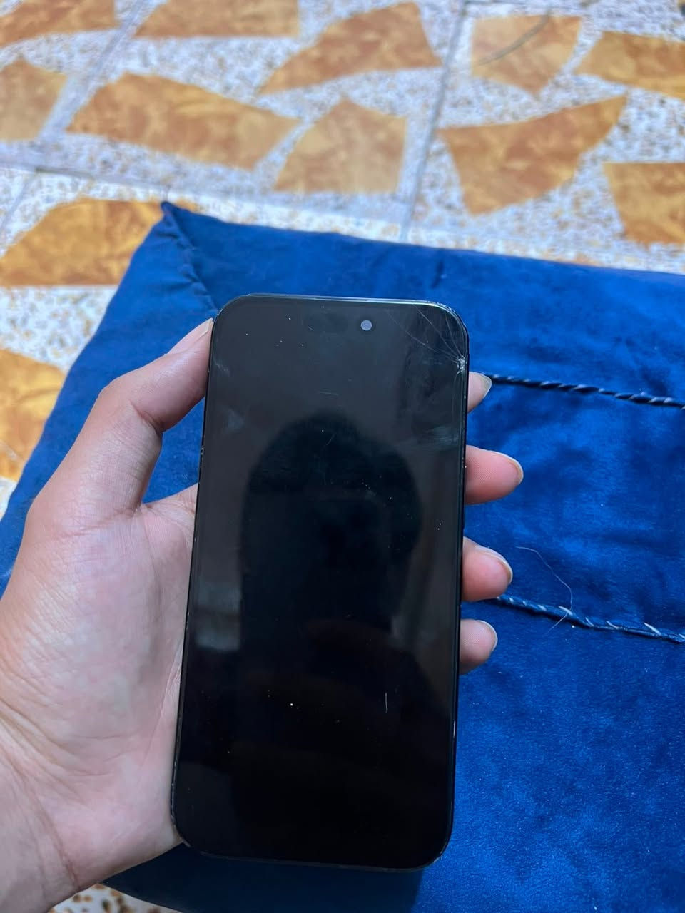 ايفون 15 العادي لبيع بيه كسر بصيط بل شاشه بطاريته ٨٢ جهاز خبل سخدامه  شوفت عينك سعر 500  شراي نتصل بيه خير ودلل  ***********
