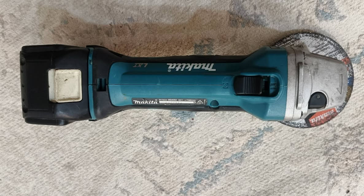 كوسره ماكيتا للبيع مع بطاريه فقط ٥امبير واتساب ***********
