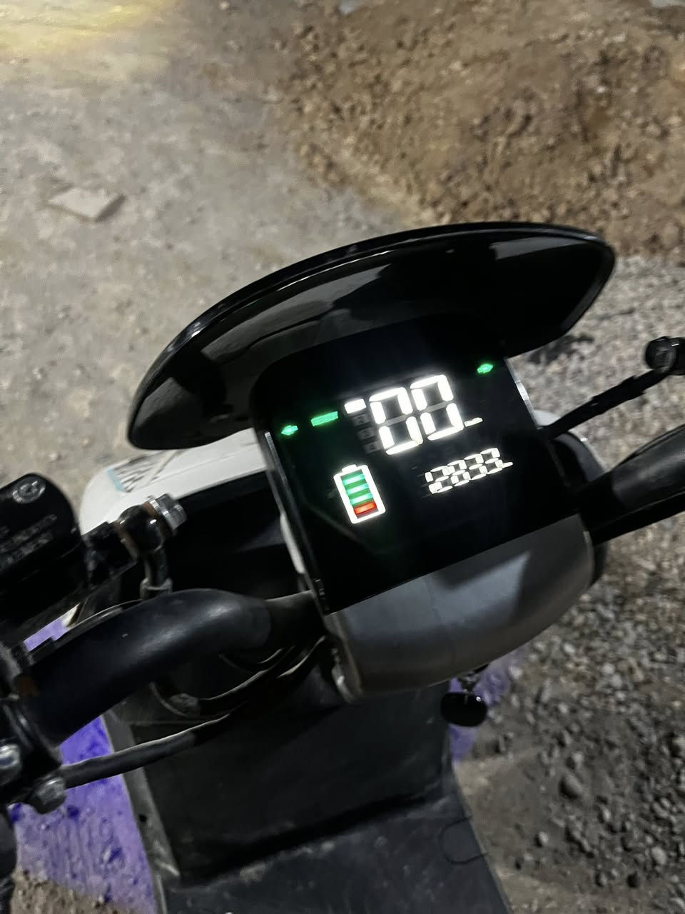 سلام عليكم دراجه شحن موديل ٢٥ الدراجه بطاريتاها جديدات صار الهم أسبوع كلشي بيه شغال مشكلتها الوحيده كفراتها تعبانه شويه والكشن تعبان سالفه ٢٠ترجع فول وبيها ٦بطاريات حجم الوحده ٣٢ البطاريات اصليه عليهن ضمان سنه وعمرهن الافتراضي سنه ونص السعر ٨٢٥وبيه مجال لين مستعجل العنوان بهرز حي الشرطه الرقم***********
