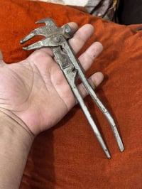 كماشة متعدد لستخدام صناعة قديمة جدا انكليزي السعر ٢٥ الف ٠٧٧١٤٣٩٦٠٩٤بغ...