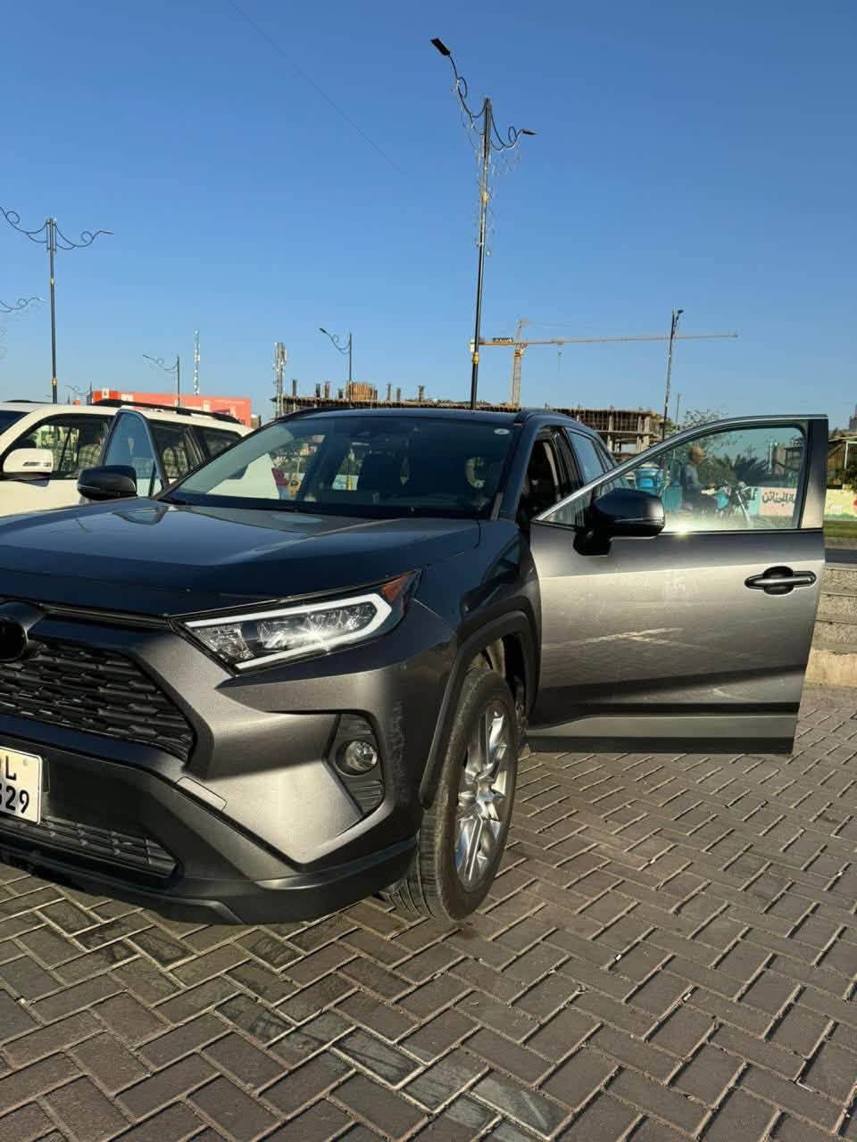 سيارة RAV 4 2021

فول مواصفات فئة XLE
بصمة 
رادار 
نقطة عمياء
كشنات جلد 
كشن كهربائي
فتحة سقف
تبريد قطعتين
3 انظمة قيادة 
اضاءة LED 
جنطة كهربائية شفط وباقي المواصفات المعروفة مال XLE 

السيارة نظيفة ماشية 36 مامفتوح بيها برغي
السيارة كلين بدون حادث وما بيها قطرة صبغ فقط دعامية امامية واكعة  سونارها موجود بالصور
السعر المطلوب 220$ وبيها مجال اليحب يشتري يتصل ويدلل
مكان السيارة كربلاء 

***********
