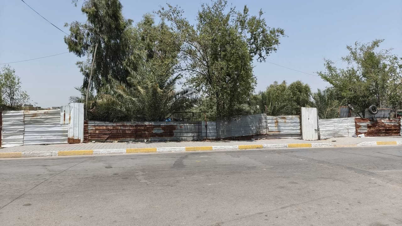 ‏السلام عليكم
‏بيت للبيع مساحة ٢٢٠ متر  بيت ركن على شارع عشرين وساحه  طابق واحد يحتاجله ملاحضات بسيطه 
‏موقع البيت مسقط شارع عمارة المصري بنهايته للاستفسار علخاص او الاتصال على الرقم ***********
‏***********
