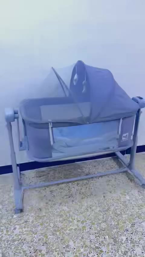 السلام عليكم 
كاروك طفل استعمال قليل سعره ٧٠وبي مجال 
مبرده سعرها ٥٠
ميز تلفزيون ب٢٥
للاستفسار ***********
