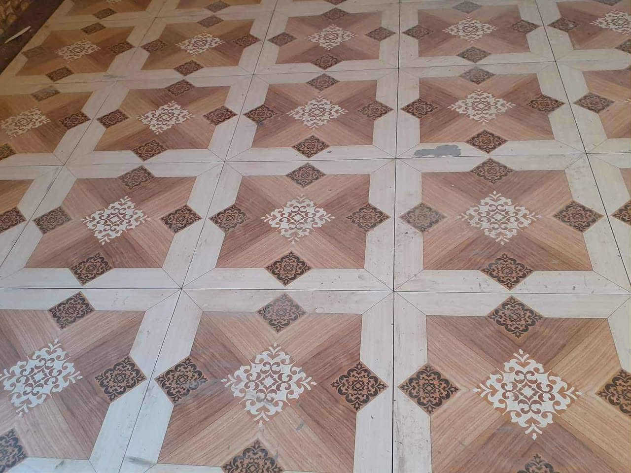 السلام عليكم كادر عمل تطبيك سيراميك لوح بور سلين مرمر تطبيك ارظي جداري نشتغل هاذا جزء من عملنا ولله الحمد للاستفسار اتصل *********** أو مراسلتنا على الصفحه
