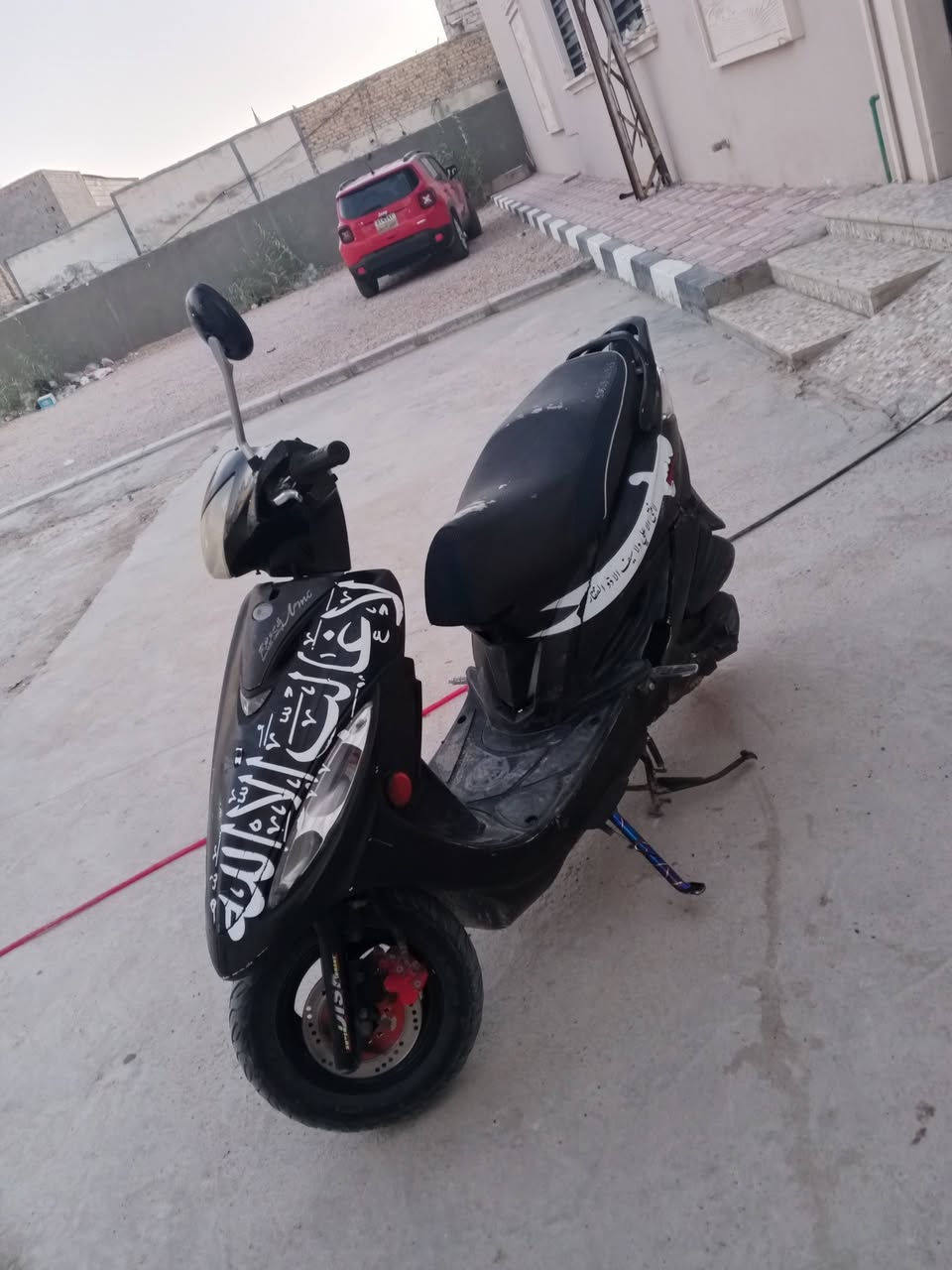 السلام عليكم اخوان دراجه نوع كامكو جي فور الدراجه نضيفه كلش شرط معدل ١٤٠ سبب البيع محتاج فلوس الدراجه بلاديه مملعوب بيه فقط صابغين كفرات سبريه ومسلفنين ع الصبغ يعني يرادله صبغ كفرات طسته حلوه الصالصنه مالته بس محوله رياضي الدراجه نكره سلف اي وقت مكاتبه وين ميعجبك السعر ٤٥٠ وبيه مجال بسيط عنوان النجف مقابل قريه الغدير تواصل ***********
