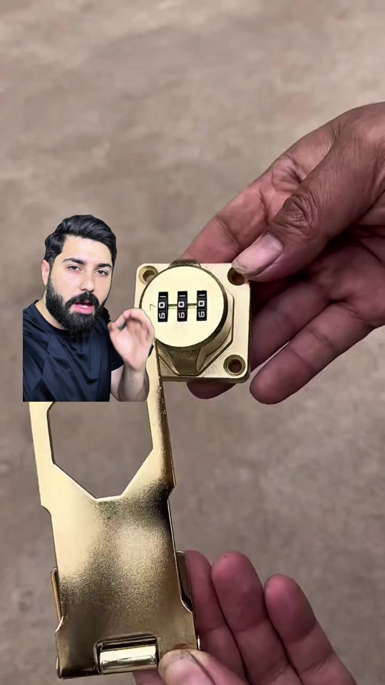⁨	قفل معدني رمز  سري - سعر القطعة ١٢ الف قطعتين ٢٠ الف - التوصيل ٥ الاف لجميع المحافظات  - للحجز او الاستفسار عبر واتساب *********** او الاتصال على  ***********
