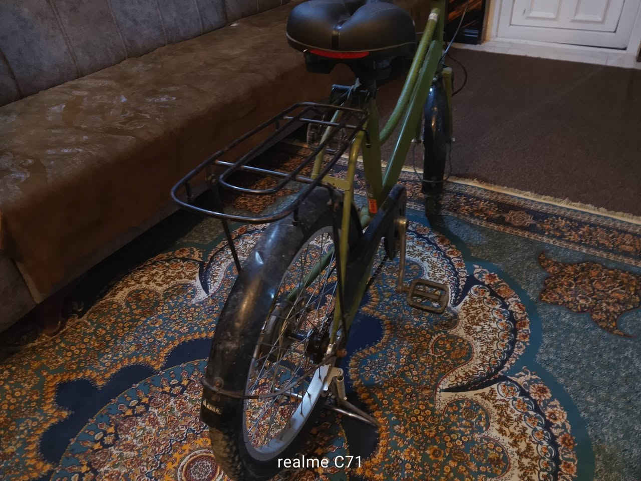 السلام عليكم بايسكل زيتوني للبيع السعر 75 بدون نواقص نهائياً تواصل ***********
