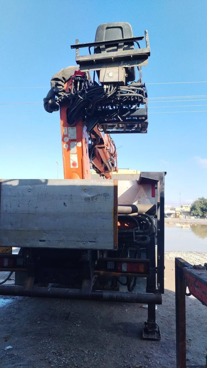 سياره كرين للبيع موديل ٢٠١١/للاستفسار الاتصال على الرقم :-***********
