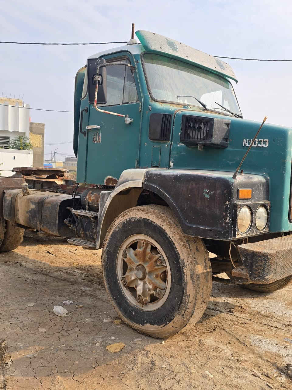 السلام عليكم فالفو راس تريله موديل 79
*********** مكان واسط
