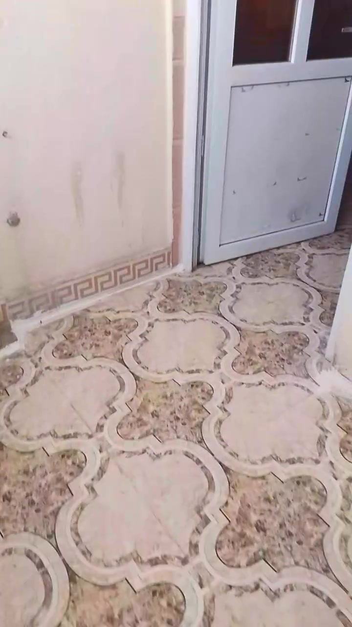 مشتمل طابق ثاني 100 متر فول سيراميك واسطي خلف صيدلية مريم غرفة نوم واستقبال وهول ومطبخ ومجمع صحيات وسطح ايجارة 200 الف للاستفسار ***********
