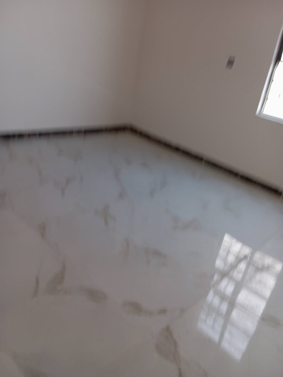 دارين للبيع مساحت االواحد الواحد 50م الاساس صب البناء ابلوك والسقف صب غرفه ومطبخ وصاله وستقبال وصحيات السعر الواحد 17وبي مجال للشراي والاستفسار على الرقه ***********
