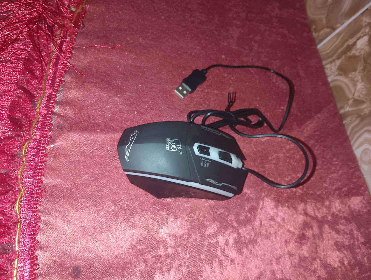 سلام عليكم، لابتوب مستعمل نظيف مع هدية ماوس ار بي جي مناسب للدراسة والاعمال المكتبية.
السعر : 200 الف 
للاستفسار : ***********
العنوان : بصرة - حيانية

المواصفات:
Lenovo X1 Carbon - حجم 14 انش
نظام التشغيل Windows 10
السعر: 250,000 دينار عراقي فقط
نسخة تعليمية وادارية عالية جداً
المواصفات الفنية: 📋
✅ المعالج: انتل Core i5-4200U
✅ الذاكرة: 8 جيجابايت
✅ التخزين: 256 جيجابايت SSD
✅ الشاشة: 14 انش - دقة Full HD بقياس 1080 × 1920
✅ البطارية: تدوم أكثر من 1 ساعات
المنافذ:
منفذ... جداً - Docking port - LAN - VGA - CD DVD
منفذ...
منفذ Mini HDMI + HDMI
✅ الشاحن: سريع - قدرة 65 واط

مميزات الجهاز: ⭐
تصميم متين ومقاوم للصدمات والسقوط
لوحة مفاتيح مقاومة للسوائل باللغة العربية والانكليزية
شاشة مقاومة للخدوش مصنوعة من زجاج Corning Gorilla Glass
خفيف الوزن (2.8 رطل/ 1.27 كجم) وسهل الحمل
نظام تشغيل آمن ضد الفيروسات
سرعة تشغيل عالية
عمر بطارية طويل

ملاحظة: الجهاز مثالي للاستخدام الدراسي، العمل المكتبي، التصفح، ومشاهدة الفيديوهات والاجتماعات أونلاين.
سلام عليكم، لابتوب مستعمل نظيف مع هدية ماوس ار بي جي مناسب للدراسة والاعمال المكتبية.
