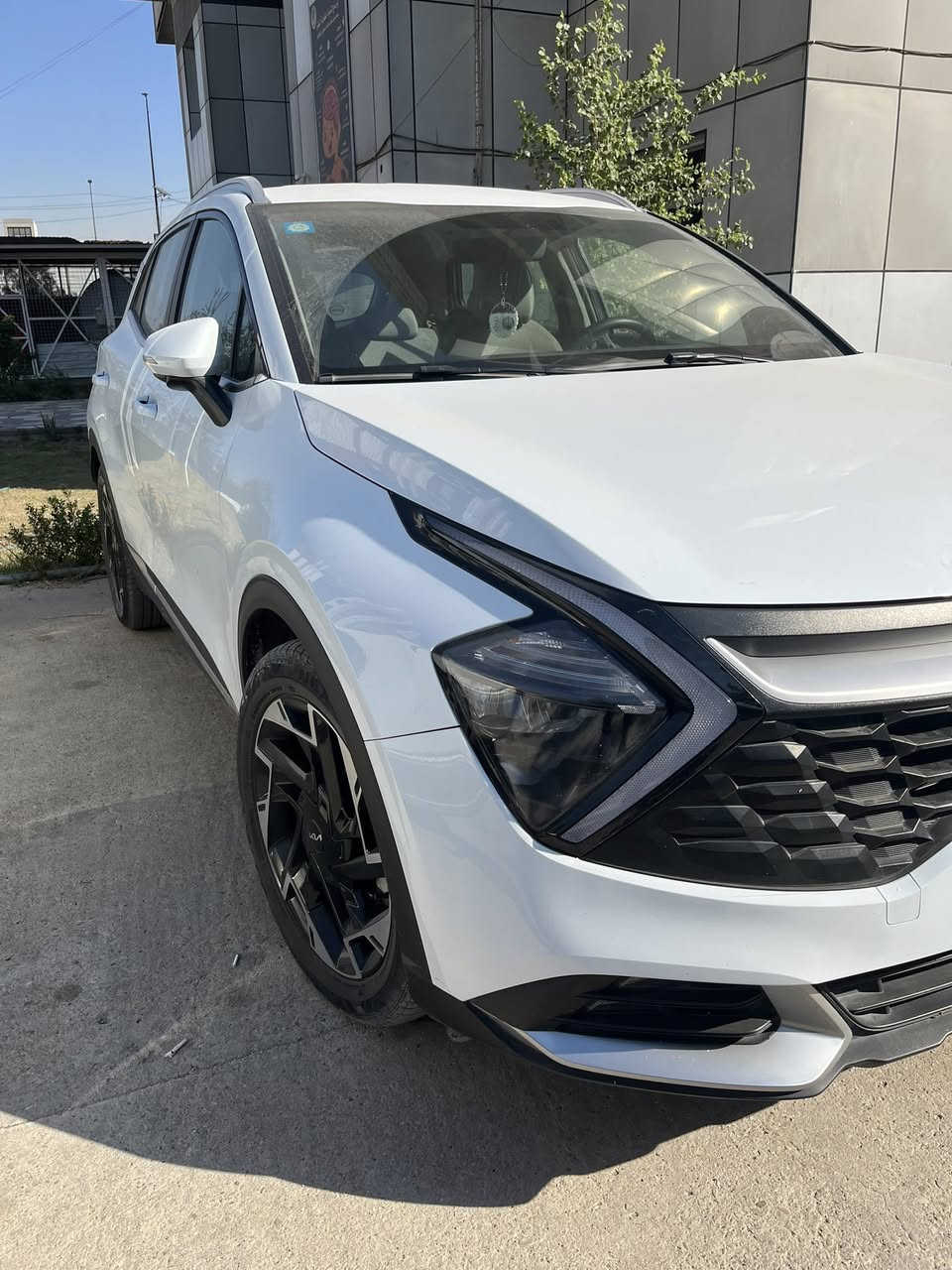 السلام عليكم سبورتج 
نص موصفات موديل ٢٠٢٢ 
مكفوله عدا شخط موضح بالصوره 
ماشيه ٤٥ الف 
بعده بالضمان مال الشركه 
السعر ٢٠٤ 
***********
