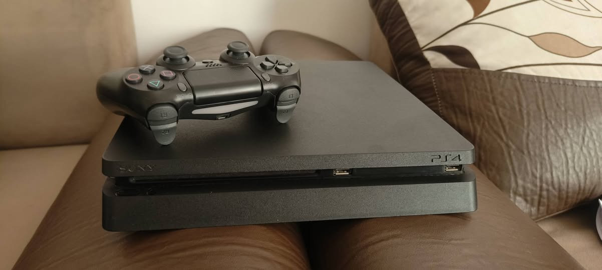 توفره اجهز بليستيشن 4 سلم باله الجهاز مهكر 
لا مفتوح ولا مصلح  وغير مستخدم في العراق 
اجهزه لوك ستيكر شرط الفحص 
مع العاب حسب الاختيار سعر الجهاز 270 الف والتوصيل مجاني لكافه محافظات العراق 
للتواصل ***********
