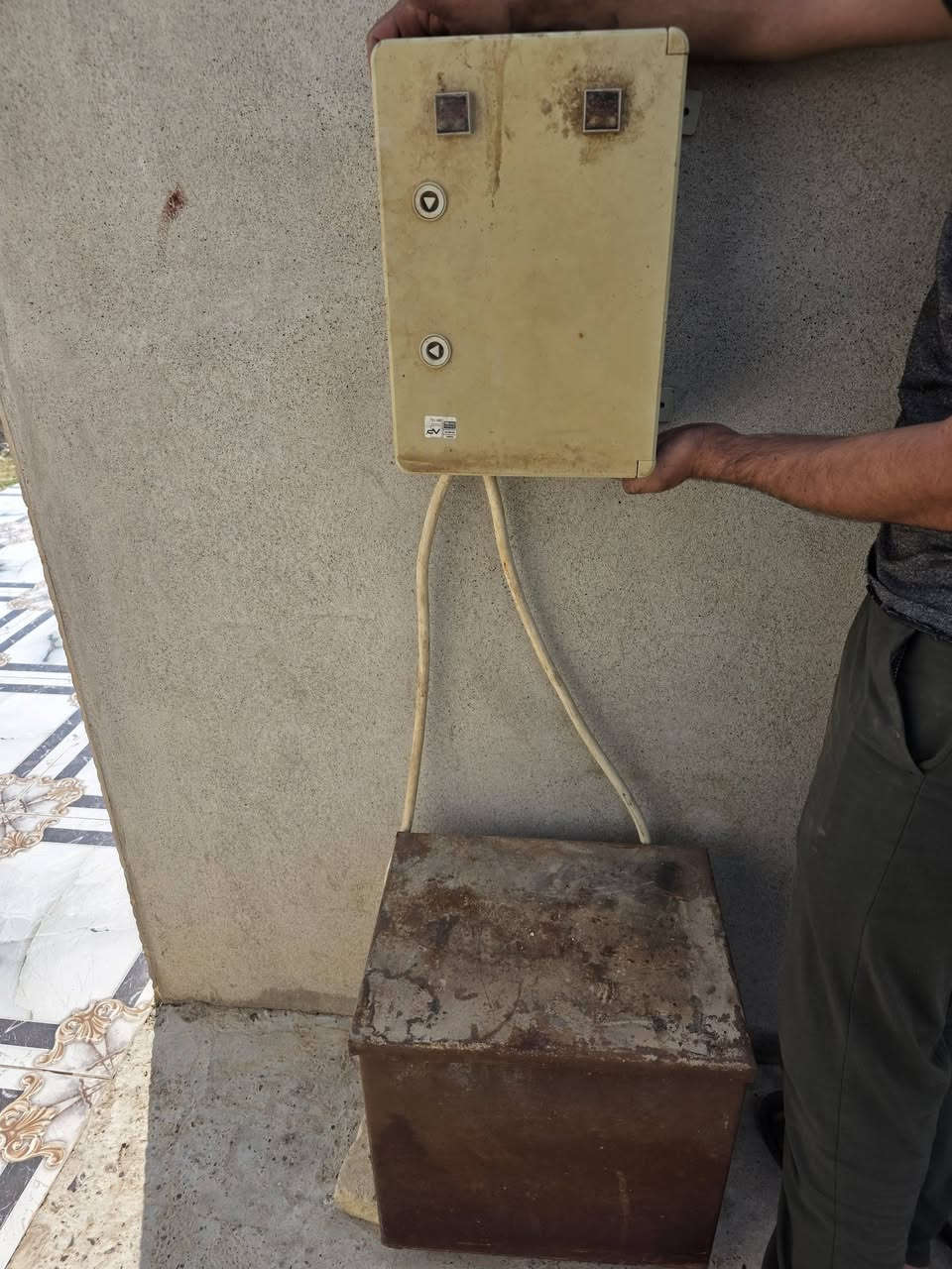 غطاس ١٠ حصان نوعيه داكار هندي اصلي مع البورد

رفع فولتيه ١٠٠ امبير شرط نحاس ١٠٠%

للاستفسار
***********
***********
