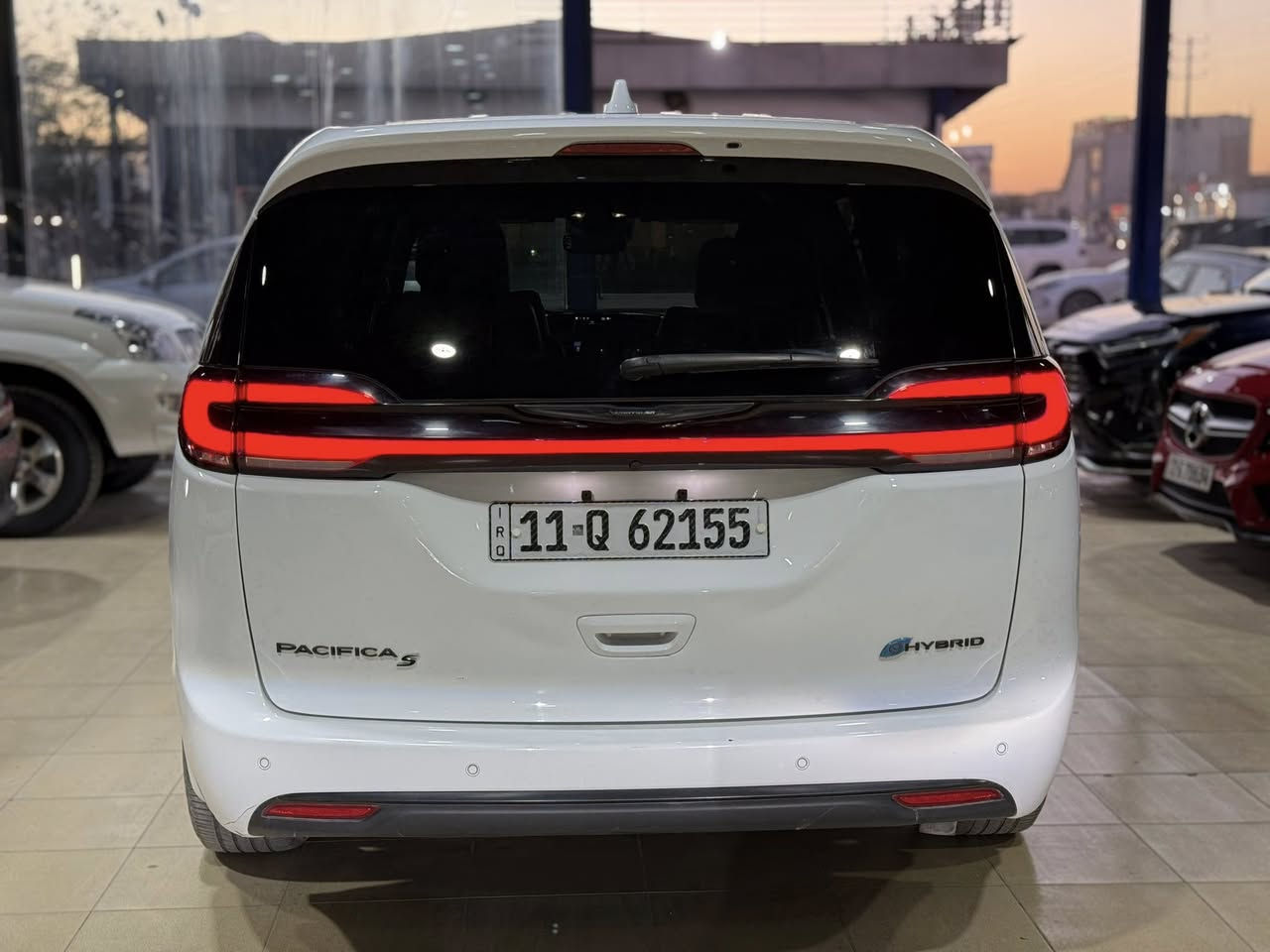 #المركبة  :  كرايسلر باسفيكا هايبرد فئة S لون ابيض موديل 2022
#الضرر    : صبغ قليل في اسفل ابواب جهة الراكب
#عداد_المسافة : 53 الف ميل حقيقي
#الرقم     : مرقم بغداد
#السعر   :  245 ورقة مع المجال

#المواصفات  :
▪️ كرايسلر باسفيكا
▪️نظام الاصطفاف التلقائي ( اوتو بارك )
▪️ محرك 6 سلندر 3600
▪️رادار امامي تفاعلي متعدد الاستخدام
▪️لايتات زينون عالي وناصي مع حاجب LED مع كشافات دعامية زينون
▪️حساس امامي خلفي
▪️ حساسات الاجتياز الجانبية ( نقاط عمياء )
▪️ كشافات دعامية اصل 
▪️ بصمة باب وبصمة تشغيل وتشغيل عن بعد 
▪️كشن ذاكرة (خزن ميموري) لكرسي السائق
▪️ طقم ويل حجم 18 مع طقم تاير بحالة ممتازة 
▪️ كاميرا خلفية دوارة مع الستيرن 
▪️ باب جنطة كهربائي شفط 
▪️ ابواب جانبية كهربائية مع بردات اصلية 
▪️ غرفة السيارة جلد اسود اصل مع تطريز S
▪️ تحكم كهربائي متكامل لمقاعد المقدمة 
▪️ شاشة دشبول كبيرة لمجموعة من الايعازات
▪️ السيارة 7 راكب مع 3 قطع تبريد

 الاتصال على : ***********

النجف - المدينة المائية - مقابل حي الجامعة

معرض سما دبي لتجارة السيارات والمزادات الامريكية
النجف - المدينة المائية -مقابل حي الجامعة
اهلا ومرحبا بكم
