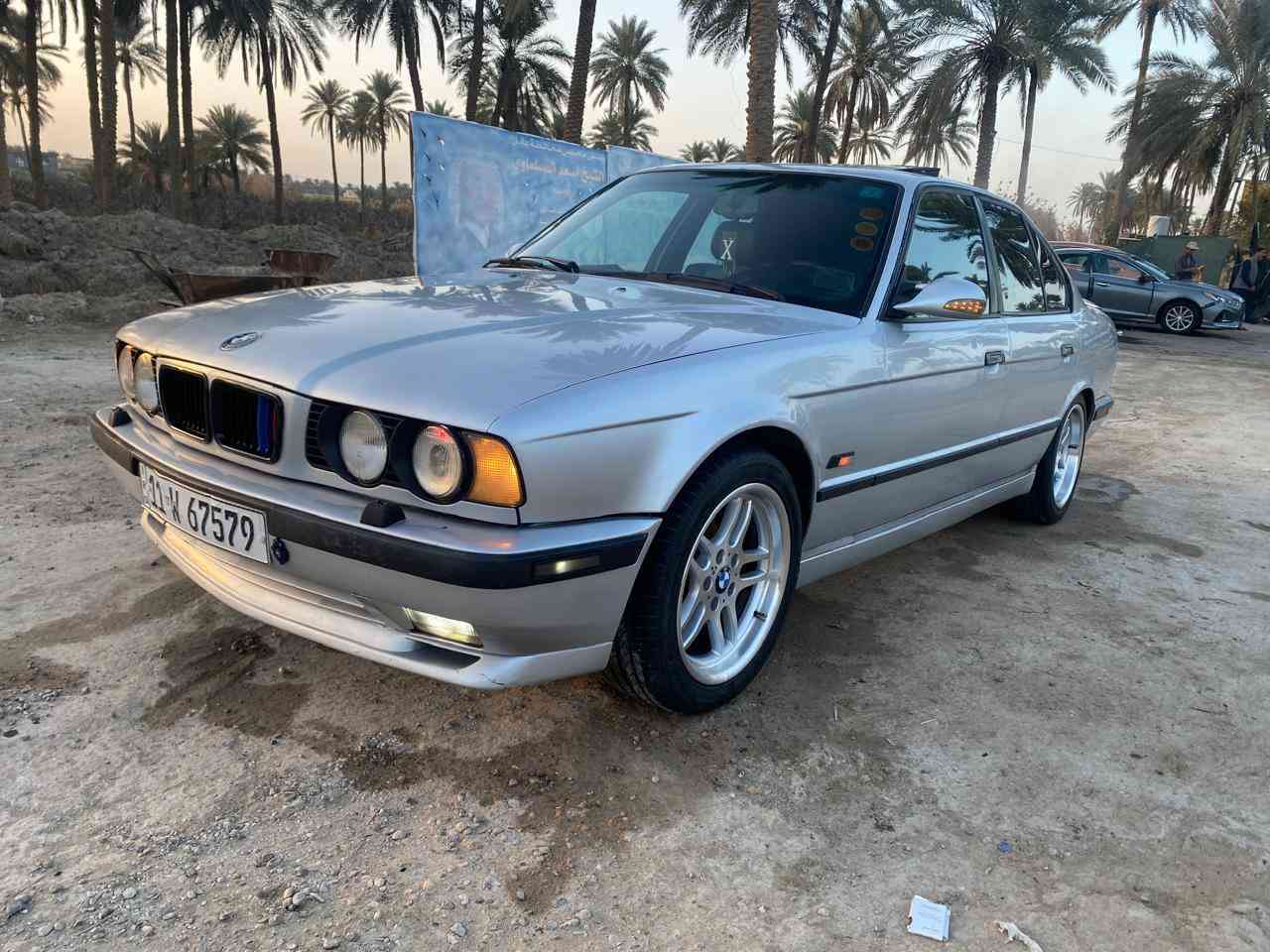 525 اصل بليته وسنويه موديل 1993
رقم بغداد سنويه وهزه ورقم جديد 
محرك مسكر فانوس.. كير اوتو
بجم عريض 
دبل ارباك دبل جكمجه 
غرفه جلد كهرباء 
سلايت شغال 
تبريد شغال قطعتين 
ستيرن كهرباء 
مري رياضي ام الاشاره 
دعاميات M
دوس M
ويل حجم 17 M
حداديه جديده 
لويات امامي رياضي تكدر تعلي وتنصي بليعجبك 
منظومة زنون الاصلي بجم كامل شرط لايت نهار 
بكلايت ليزري 
تنته كنتاره 
ريمونت سنتر 
مسجل سوني الاصلي 
مكان بابل ***********
