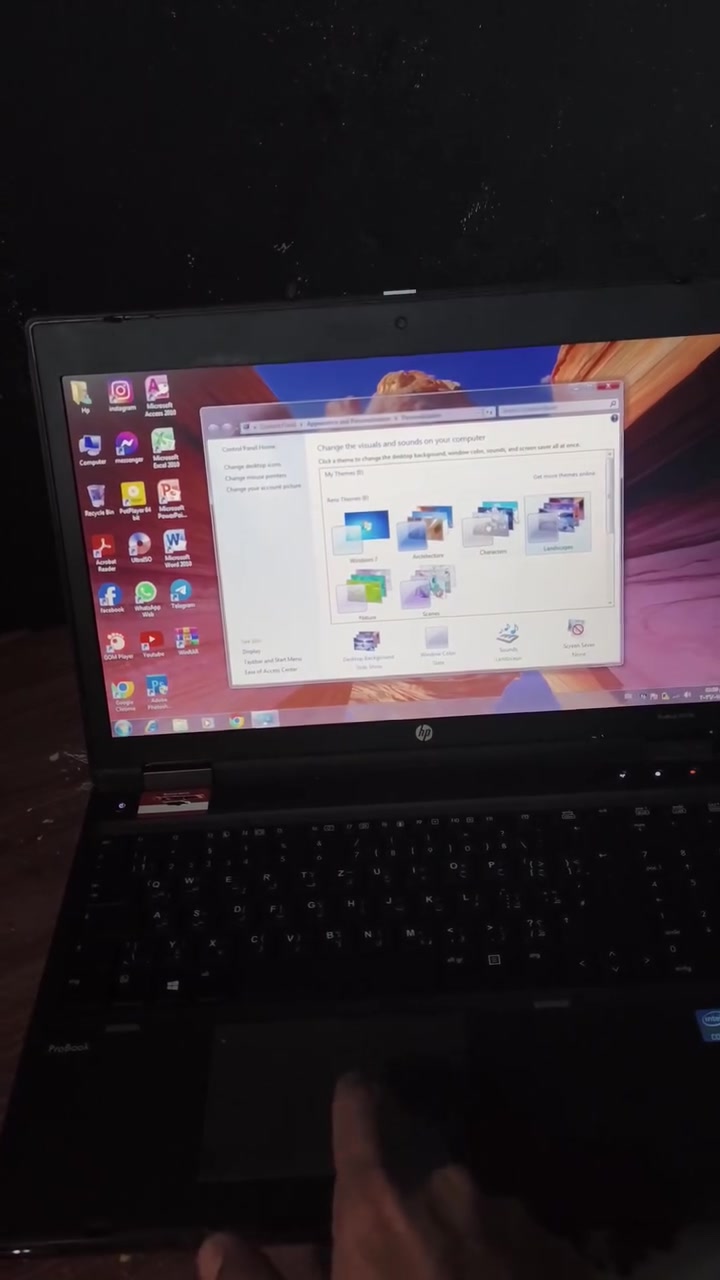 لاب توب  للبيع اسم الجهاز هو HP . رام 4 هارت 128 السريع جازي يفيد الدراسه او للالعاب الخفيفه جهاز نظيف ما مفتوح ما ملعوب بيه جهاز نظيف ويا  شاحنه عنوان الموصل راس الجاده جانب الايمن *********** سعره 135

