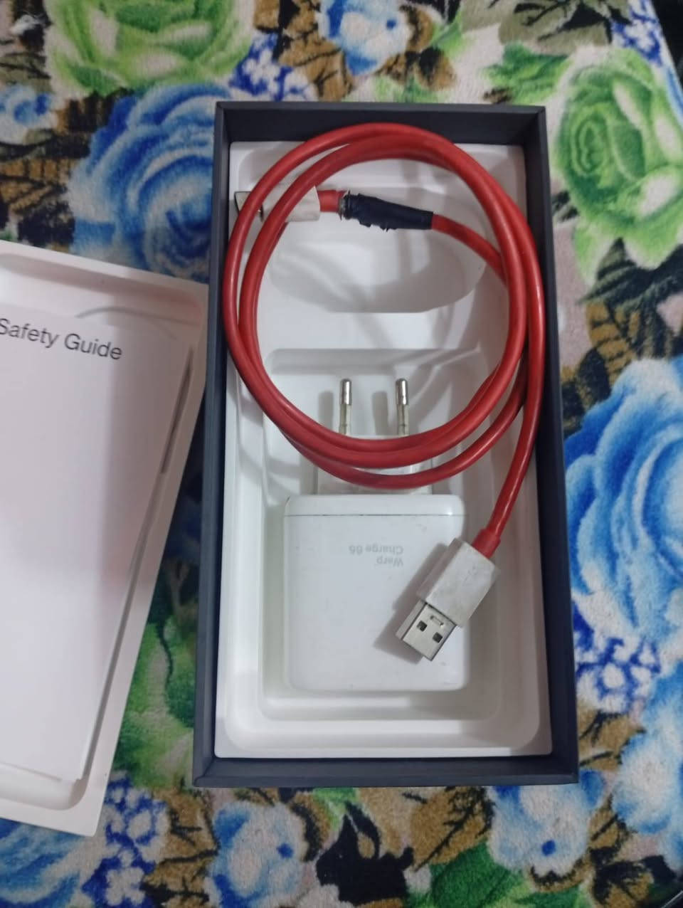 OnePlus 11 5G ذاكره 256 الرام 16 + 4 ببجي 120 كله شغال فقط فتره بالكلاس وهاي النقطه الق ما مؤثر ابد شراي اتصال فقط او واتساب***********
