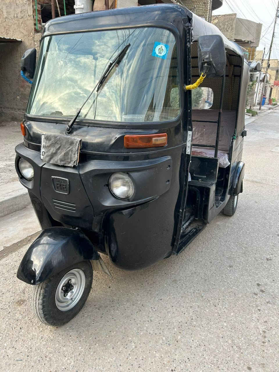 تكتك ٢٠١٩/١٢ مرقمة بغداد
بسمي تحويل ٢ يوم 
صبغ بس دوس محرك مفتوح 
سعر ٦٣٠٠وبيها مجال بصيط
*********** مكاني بغداد العبيدي
