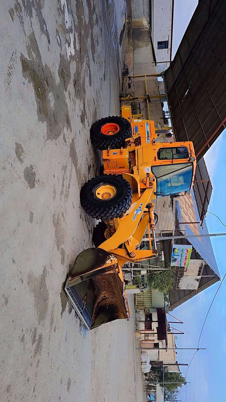 شفل كاوسكي البيع حجم ٦٠ مكينه ٦ ازوزه بم ونوزل وارد ياباني رقم نجف شفل جديد  كير مكانيكي راجز ٣ نمر ***********
