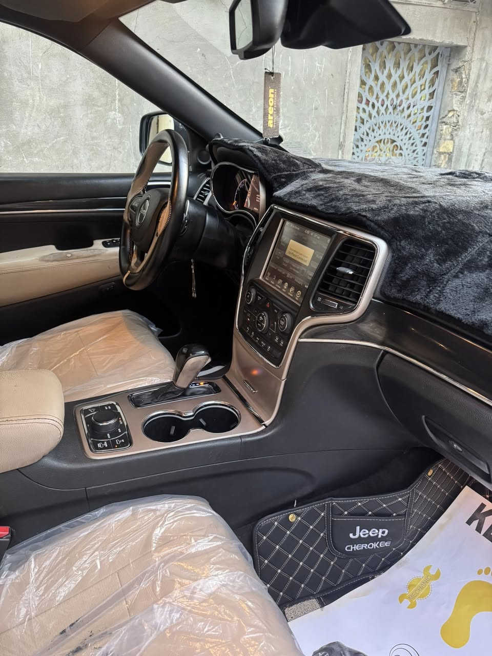 السلام عليكم جيب موديل ٢٠١٦خليجي فول  اوفر لاين السعر ٢٢٥ورقه للتواصل *********** العنوان بغداد الجديده
