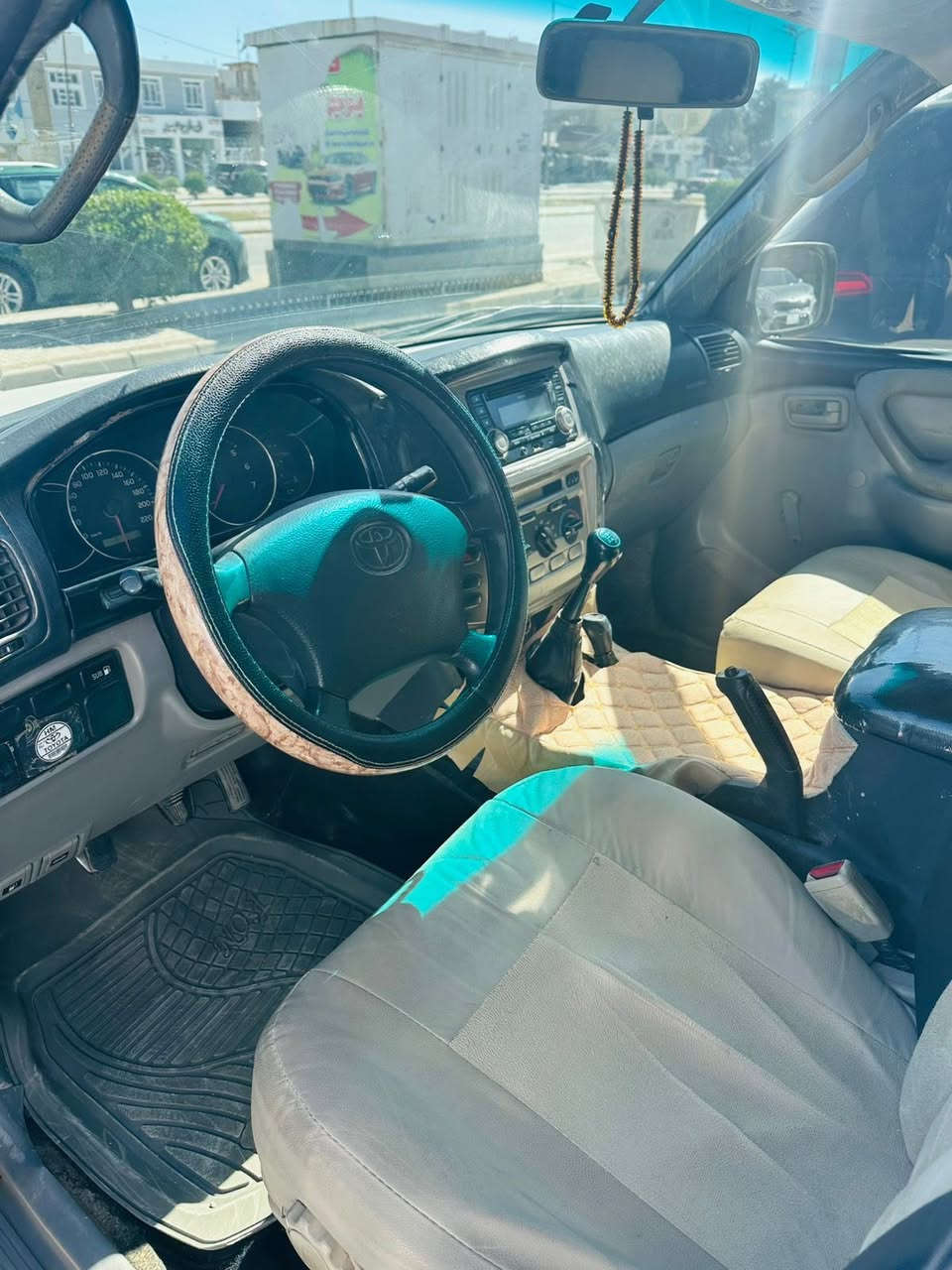 السلام عليكم 
لاندكروز  جكسار للبيع فقط 
موديل ٢٠٠٤ 
رقم بغداد 
حداديه جديده 
گير ومحرك جدد
تخم تاير 
مكفوله من الضربه 
صبغ حزام للجماليه 
السياره نضيفه 
***********
