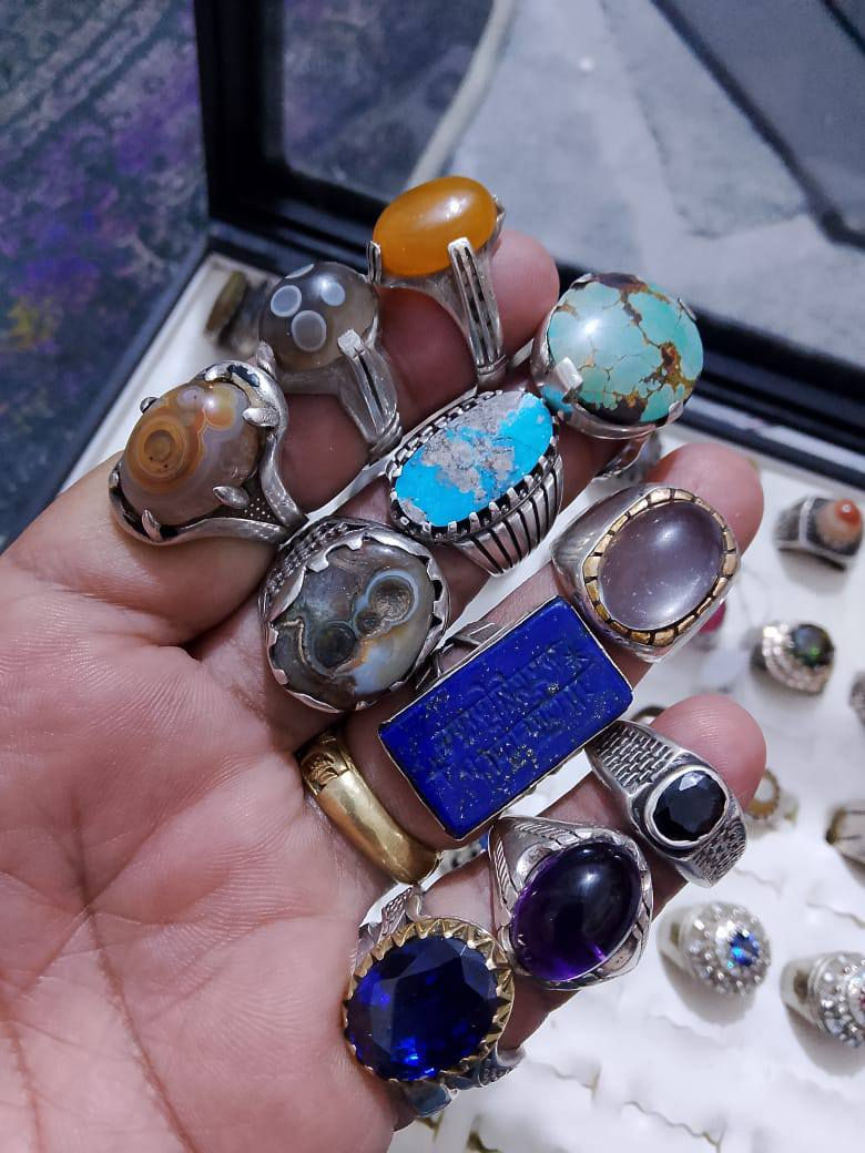 السلام عليكم
محابس شلعه وحده الي عل باب الله 
يراسلني خاص ويدلل السعر 300 ألف 
يوجد توصيل كافة محافظات العراق 
*********** واتساب
