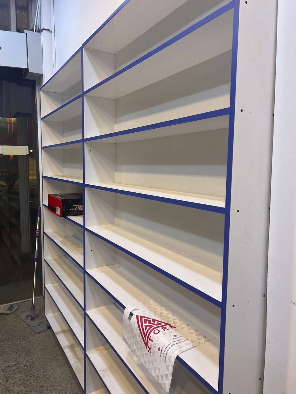 فاترينات خشب تركي اصلي سويتهن
بنص سعرهن ابيع
بعدهن جديدات
عندك اربع رفوف 
طول 220 عرض 80
عمق 30 ارتفاع 40
 وعندك اربع رفوف 
طول 220 عرض 120 
عمق 20 ارتفاع 25
 الميز
العمق30
الارتفاع155
الطول240
مكانهن الديوانية 
السعر مليون شلع
***********
