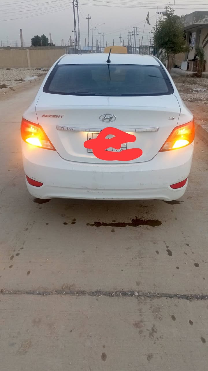 السلام عليكم اكسنت خليجي
محرك 1600
2016
مكفوله من الصبغ وكير ومحرك
تحكم ستيرن 
فتحه 
شاشه 
كامره دوار 
السيارة بيه بارد مئشر عليه في الصوره 
رقم قادسيه بسمي تحويل ثاني يوم المكان ديوانية قضاء عفك 
السعر 118 وبيه مجال حك الجيه 
التواصل على واتساب او على الرقم ***********
