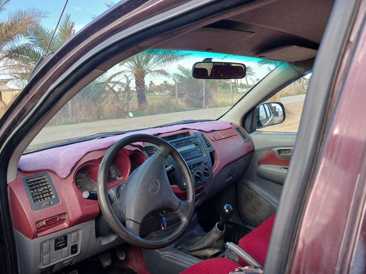 تيوتا هايلوكس ٢٠٠٦ سعودي كير عادي بيها الغماره والبنيد مصبوغ اثر ضربه والباقي جديد مكينه كهربائيات صدر وتخم تاير الحمدلله.....***********
