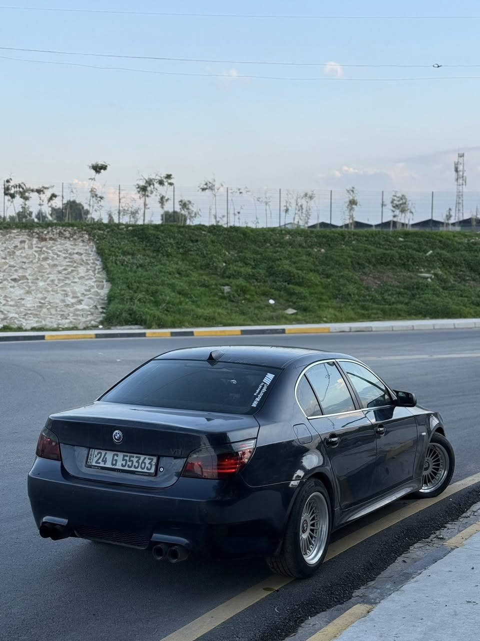 السلام عليكم  E60 M57 B30 2005
مكينه ديزل 3.0 تيربو
•  رقم دهوك شرط التحويل
•  كير مكينه بشرط 
•  لايتات زينون 
•  وياله رياضي 
•  مرايات تعتيم باتمان
•  دعاميات ودوسات M
•  بكلايت ليد 2010
•  5 بردات بلاديات
•  كشنات 16 حركه M
•  داخل مشمشي
•  داتاشو شغال
•  مثبت سرعه تفاعلي ( رادار )
•  دشبول شاموا 
•  ستيرن M شاموا
•  داخل مغلف بالكامل كاربون فايبر 
السياره مصروف عليها هواي مصبوغه عام جماليه بسبب الجراد صورها قبل الصبغ موجوده كهربائياتها كلها شغاله حصه ديزل بيها
السياره موجوده بل موصل
سعرها 113 ورقه 
للاستفسار ***********
