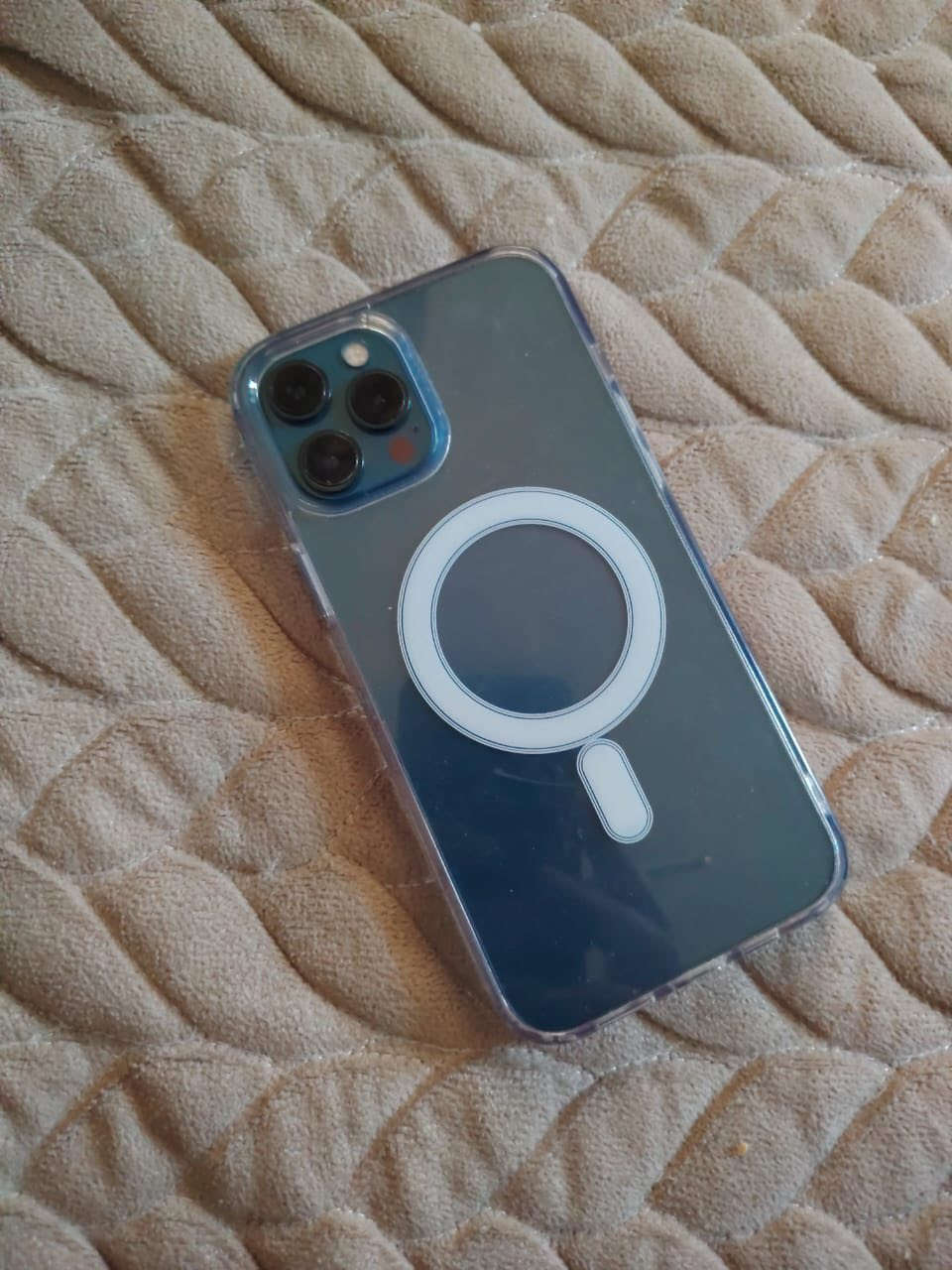 السلام عليكم 12 برو ماكس ذاكره 512  بطاريه 94 جهاز وتر تجي تاخذ من البيت ع الفحص بلادي وكامل ملحقات جهاز نموذج LL/A 
***********
